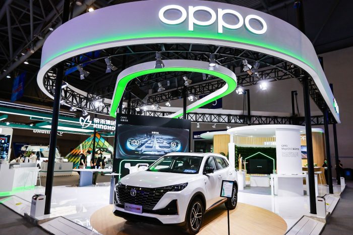 OPPO podczas targów Smart China Expo 2021 zaprezentowało nową serię urządzeń z systemem flash OPPO MagVOOC i technologię łączności w samochodzie.