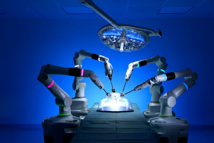 Łódzkie Centrum Medyczne Salve Medica jako pierwsze w Polsce zakupiło od firmy CMR Surgical robota chirurgicznego nowej generacji Versius.