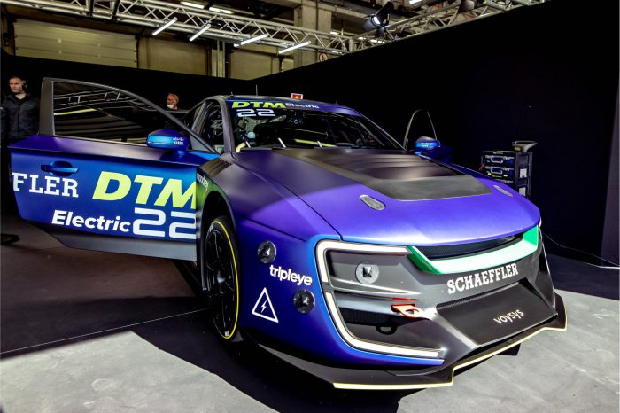 Samochód wyścigowy sterowany zdalnie z odległości 80 km? Tak to możliwe dzięki superszybkiej transmisji danych w sieci SD-WAN i 5G od Cisco.