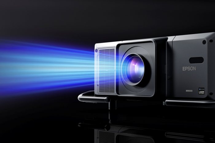 Epson raz kolejny partnerem technologicznym Kinomural 2021. Najjaśniejszy projektor 3LCD na świecie wyświetli video-art na ścianach kamienic Wrocławia.