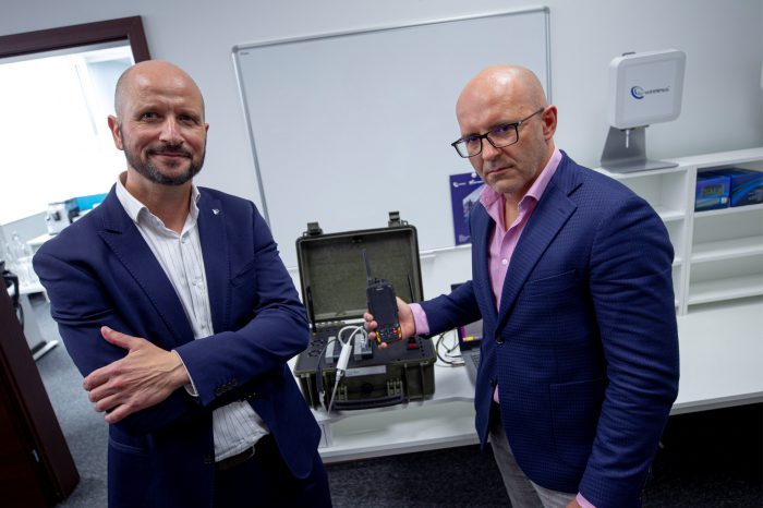 IS-Wireless we współpracy z MindMade zapowiada premierę innowacyjnego systemu łączności krytycznej, opartego na przenośnej prywatnej sieci 4G/5G dla służb i wojska.