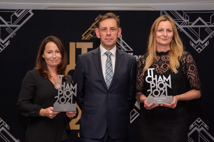 IT Champions 2021: Epson nagrodzony w dziedzinach druku atramentowego i projektorów. Firma świętuje 20-lecie w Polsce.