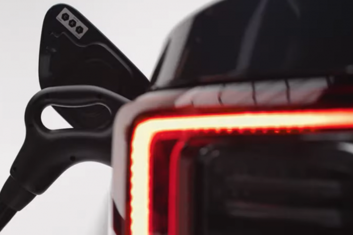 Szwajcarska firma ABB przedstawiła najszybszą na świecie stację ładowania dla samochodów elektrycznych.