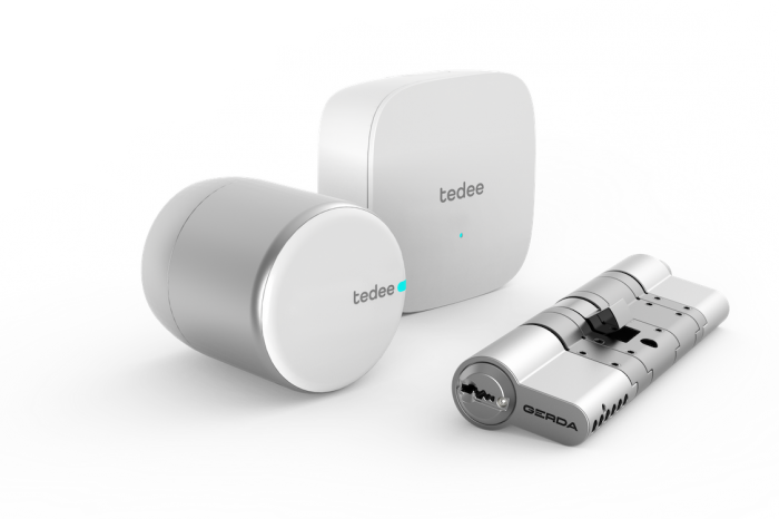 Inteligentny zamek zintegrowany z Apple HomeKit zaprojektowany w Polsce? Tedee wprowadza takie rozwiązanie.