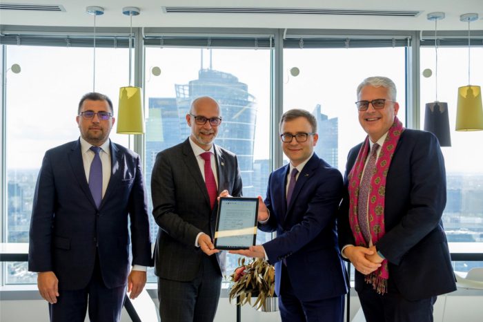 Strategiczne partnerstwo Grupy Azoty i Microsoft na rzecz wykorzystania chmury i sztucznej inteligencji w rolnictwie. Moc obliczeniowa i zaawansowana analiza umożliwią wdrożenie efektywniejszych działań.