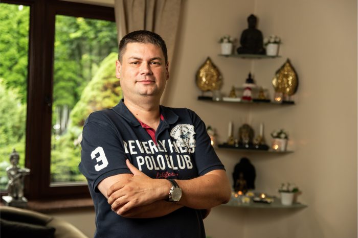 “O zdrowiu na Home Office i nie tylko” z Marcinem Maciejewskim, właścicielem i założycielem salonów Magic Thai Spa, o tym, co masaż tajski może dać przepracowanym osobom z branży IT.