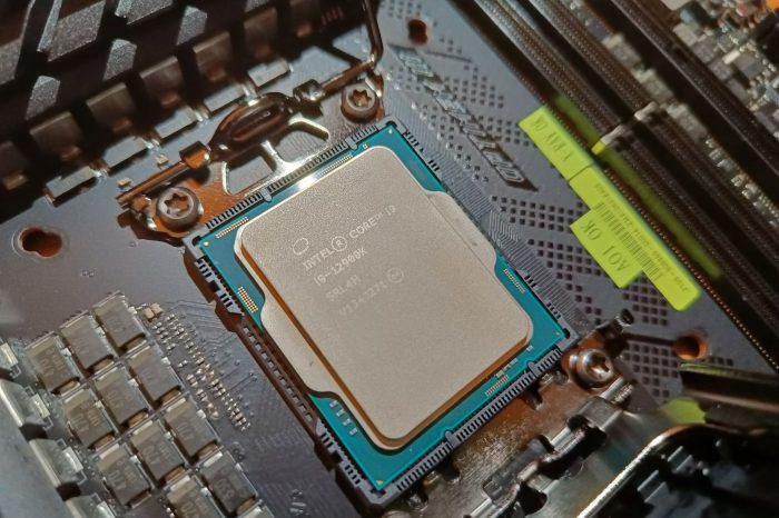 Intel wraca z długiej podróży. Najnowsze procesory Core 12 gen. Alder Lake trafiły do sprzedaży.