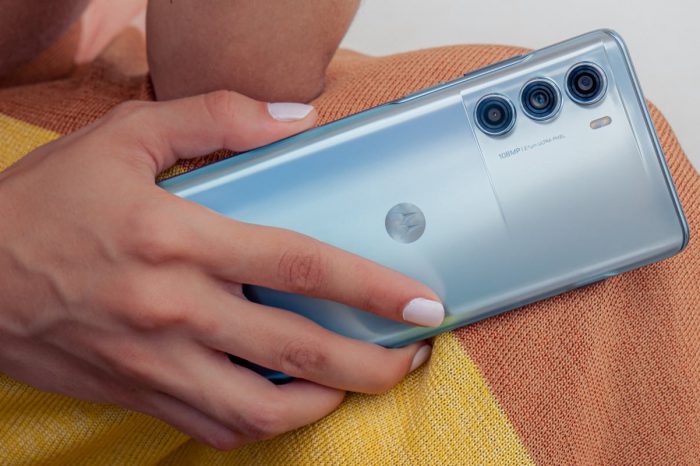 Motorola wraca do smartfonowej superligi? Wśród nowych telefonów tej marki pojawił się model Moto g200 5G o iście flagowej specyfikacji.